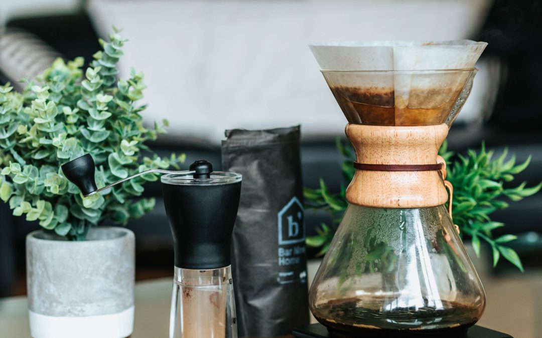 HOW TO BREW CHEMEX COFFEE  a simple chemex brewing guide 
