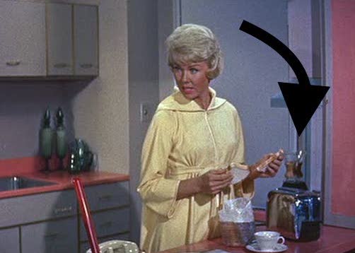 Doris Day uses a chemex in the 1959 film "Pillow Talk"