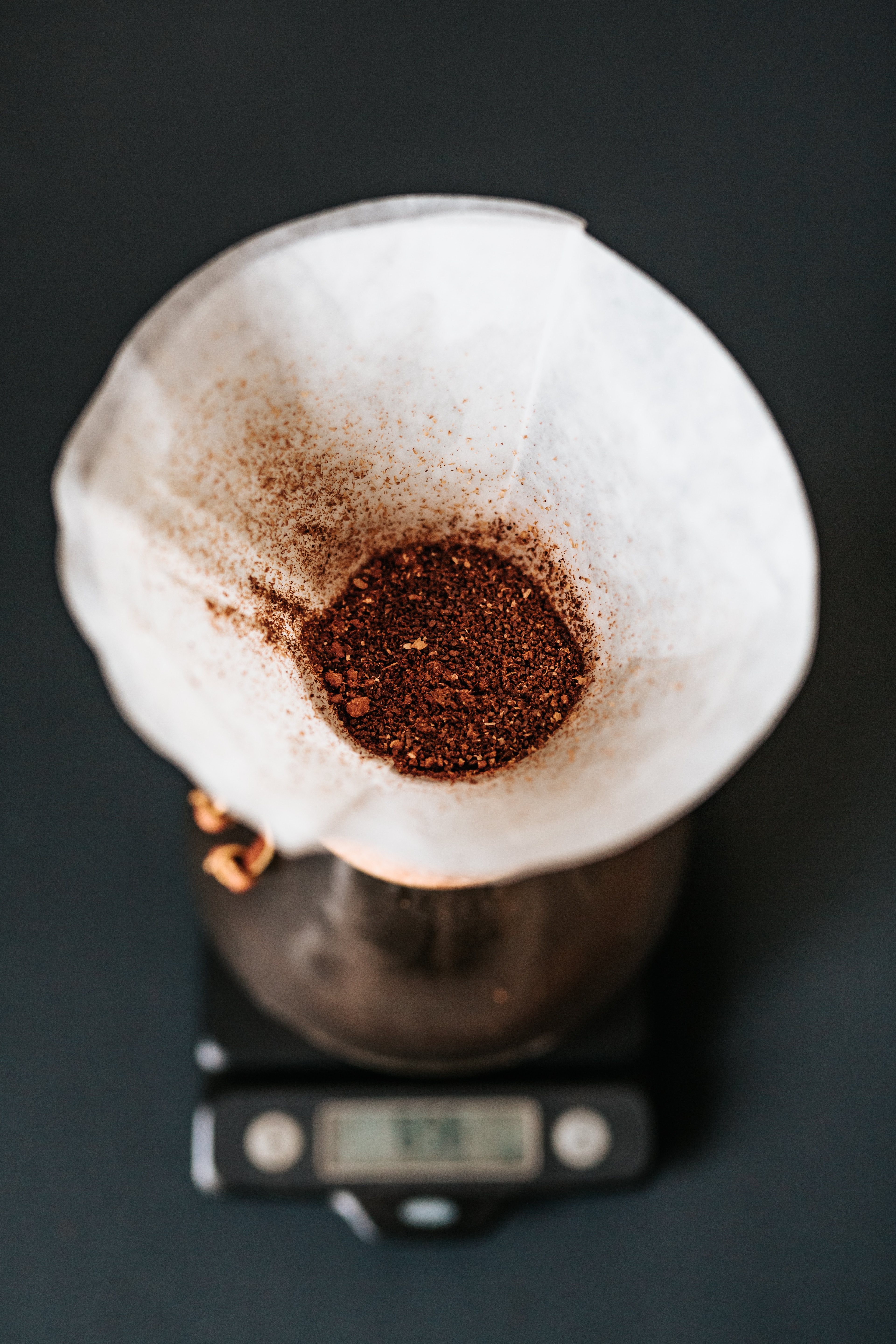 chemex with ground coffee